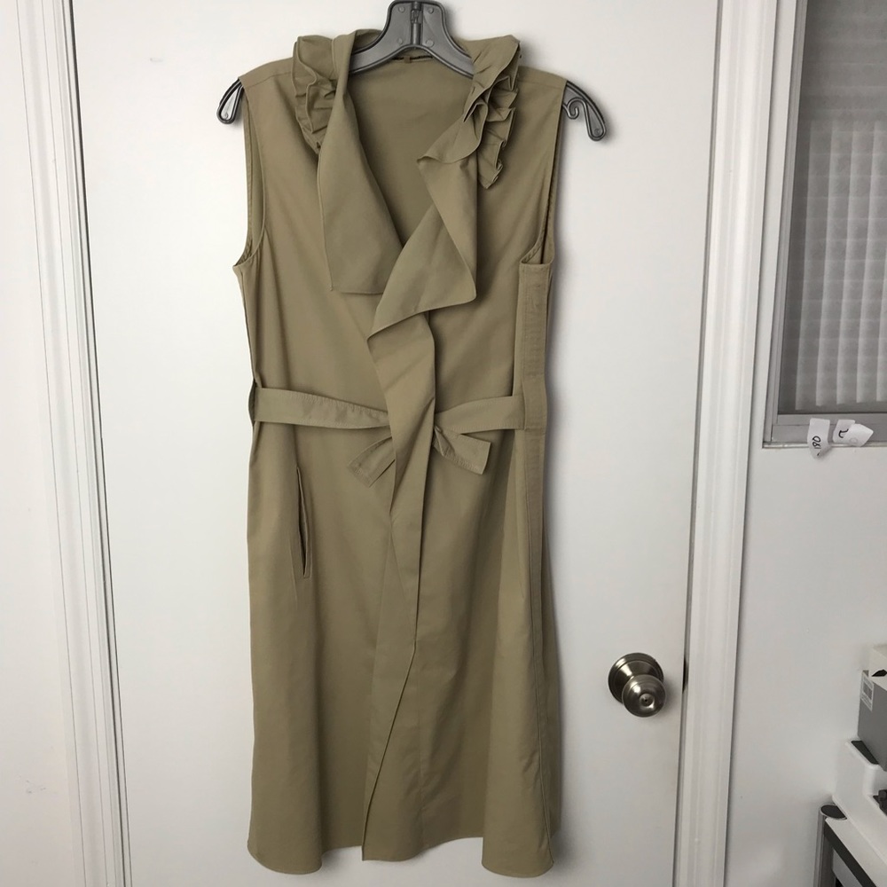 Elie Tahari beige dress size 8.